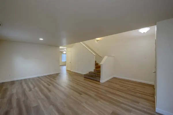 464 Red Robin DR, Patterson, CA 95363