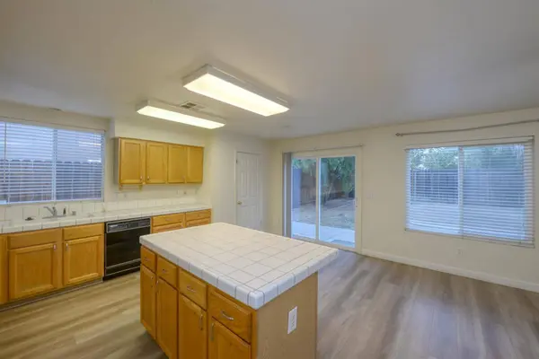 464 Red Robin DR, Patterson, CA 95363