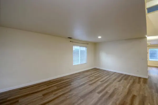 464 Red Robin DR, Patterson, CA 95363