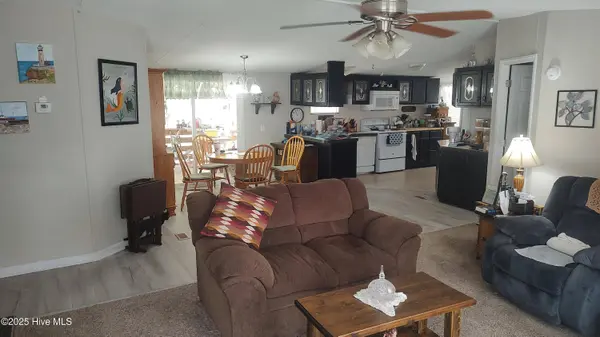 110 Quail Point DR, Hubert, NC 28539
