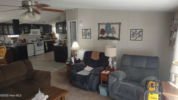 110 Quail Point DR, Hubert, NC 28539