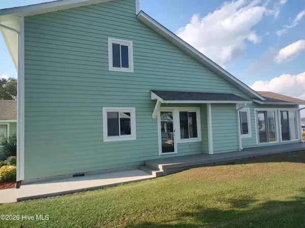 224 River Reach DR, Swansboro, NC 28584