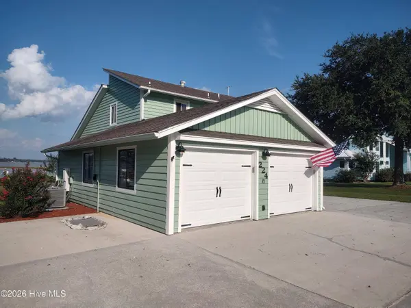 224 River Reach DR, Swansboro, NC 28584