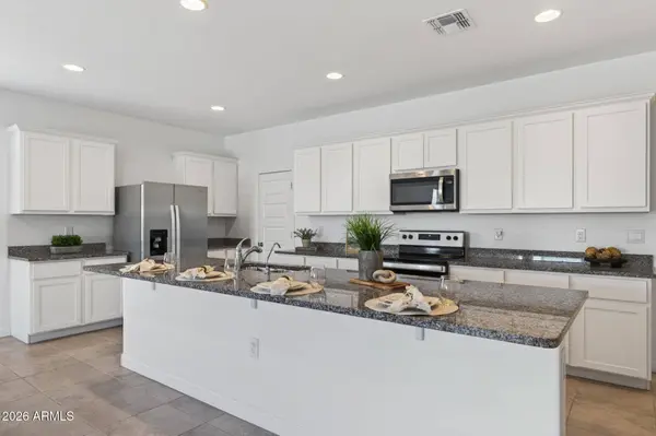 2421 W SABLE Avenue, Apache Junction, AZ 85120