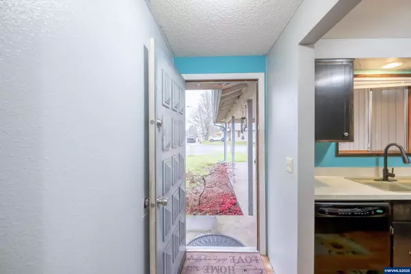 280 Honeysuckle St, Lebanon, OR 97567