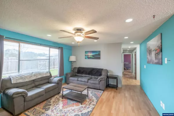 280 Honeysuckle St, Lebanon, OR 97567