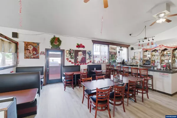 1185 Mill (-1165) St, Waldport, OR 97394