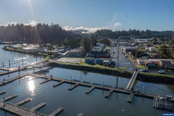 1185 Mill (-1165) St, Waldport, OR 97394