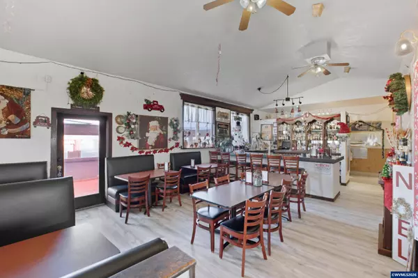 1185 Mill (-1165) St, Waldport, OR 97394