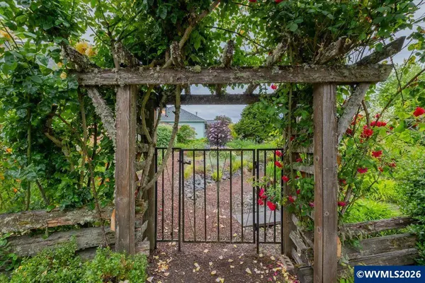 1306 Thorn Dr, Albany, OR 97321