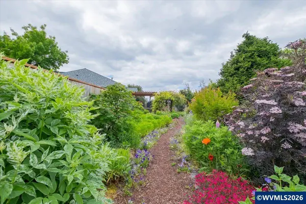 1306 Thorn Dr, Albany, OR 97321