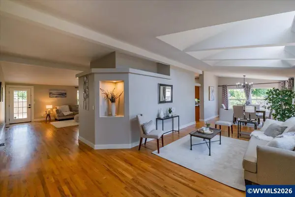 1697 Laura Vista Dr, Albany, OR 97321