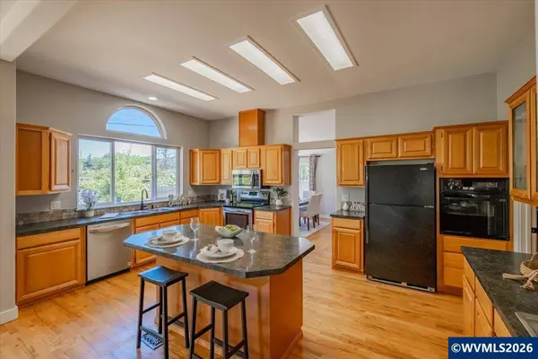 1697 Laura Vista Dr, Albany, OR 97321