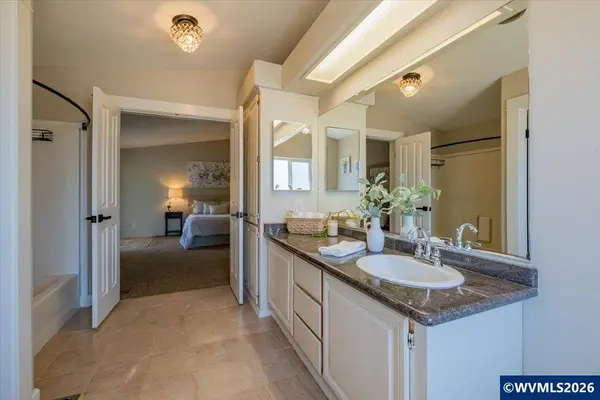 1697 Laura Vista Dr, Albany, OR 97321