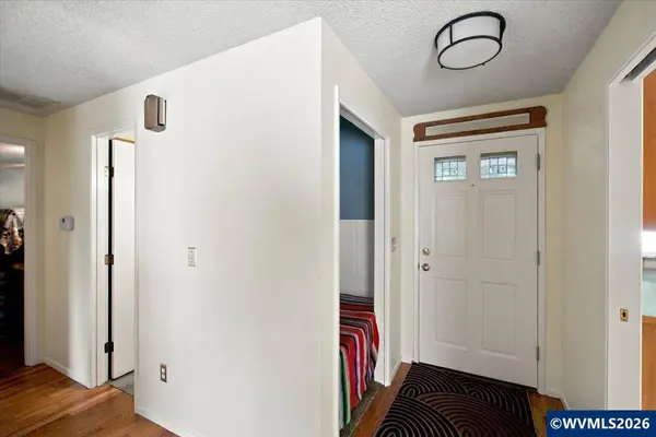 662 East Thornton Lake Dr, Albany, OR 97321