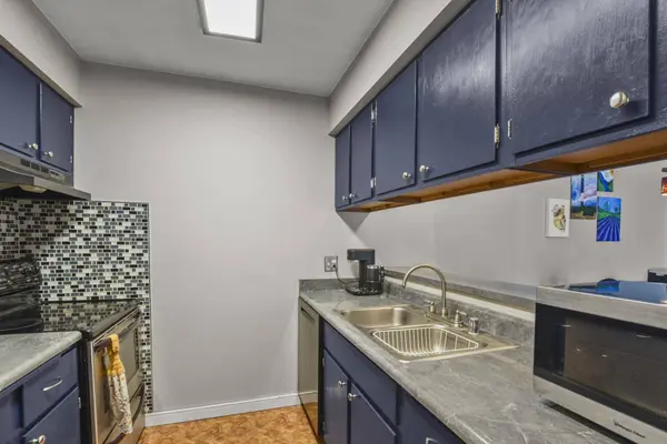 1015 N Sunnyvale Lane #D, Madison, WI 53713