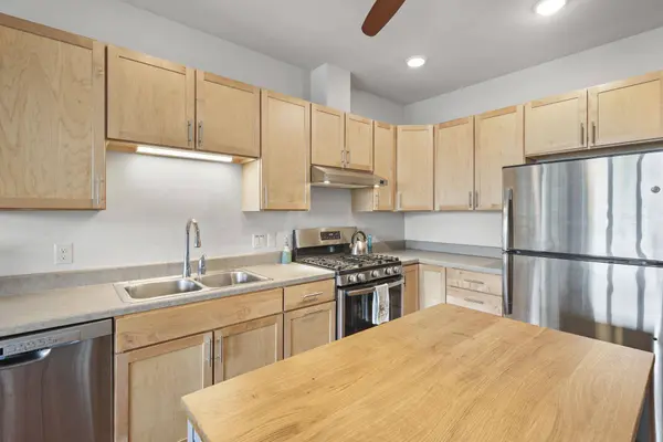 107 Sutherland Court #323, Madison, WI 53704