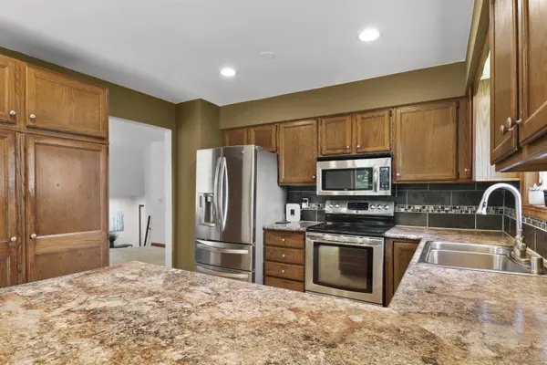 14 Weeping Birch Circle, Madison, WI 53704