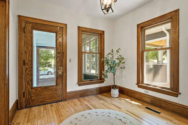2209 Oakridge Avenue, Madison, WI 53704