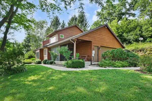 10576 Mayflower Road, Mount Horeb, WI 53572