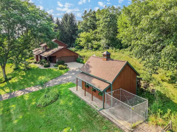 10576 Mayflower Road, Mount Horeb, WI 53572
