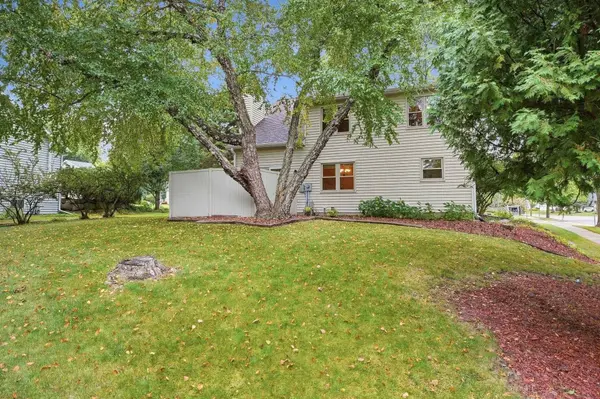 2 Cottonwood Circle, Madison, WI 53704