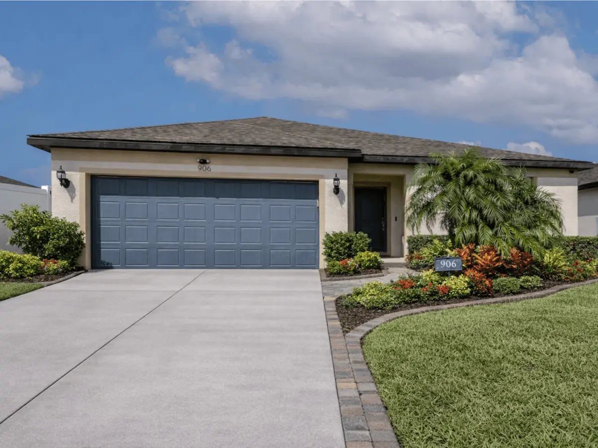 906 Swaying Sawgrass Ave, Ruskin, FL 33570