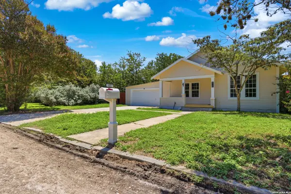 415 Elm St, Seguin, TX 78155