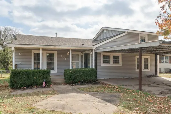 701 E Scissortail LN, Cushing, OK 74023