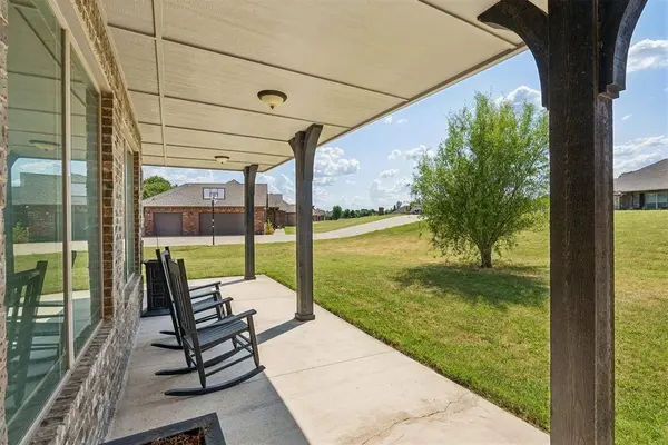 286 Mounds RD, Harrah, OK 73045