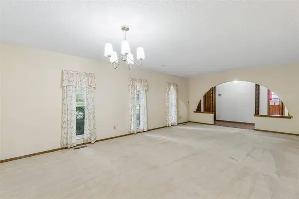 8328 NW 25th ST, Bethany, OK 73008