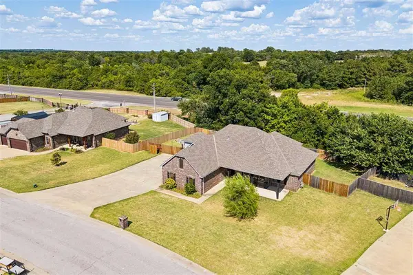 286 Mounds RD, Harrah, OK 73045