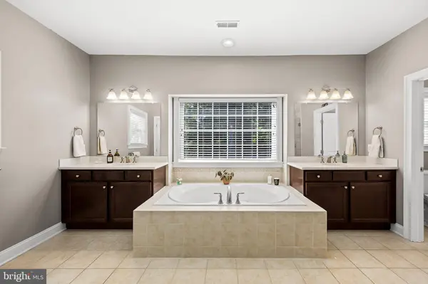 105 HICKORY CT, Mullica Hill, NJ 08062