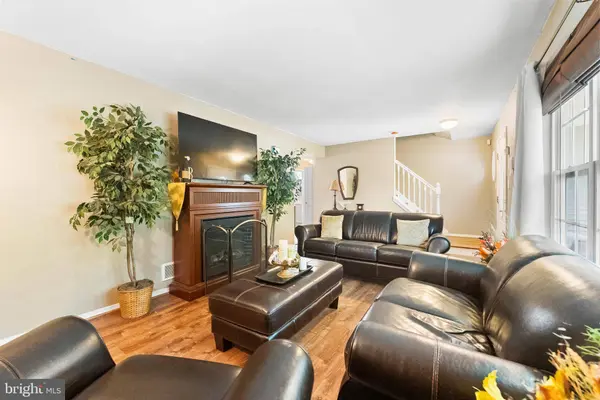 975 LINDSEY DR, Woodbury, NJ 08096