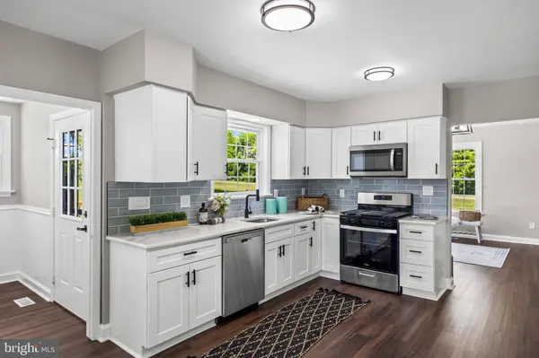 402 BARNSBORO RD, Sewell, NJ 08080