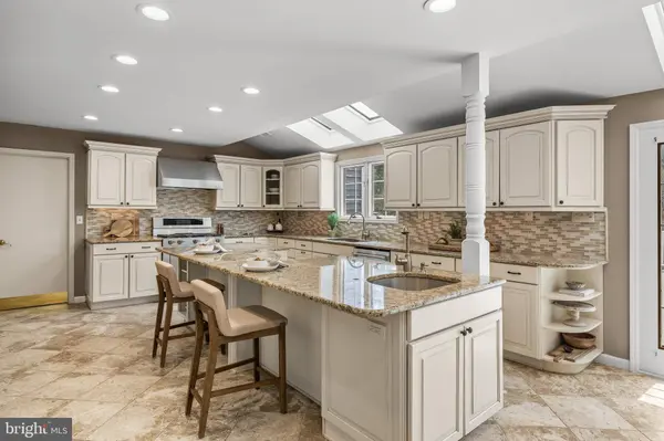 7 MICHAEL CT, Englishtown, NJ 07726