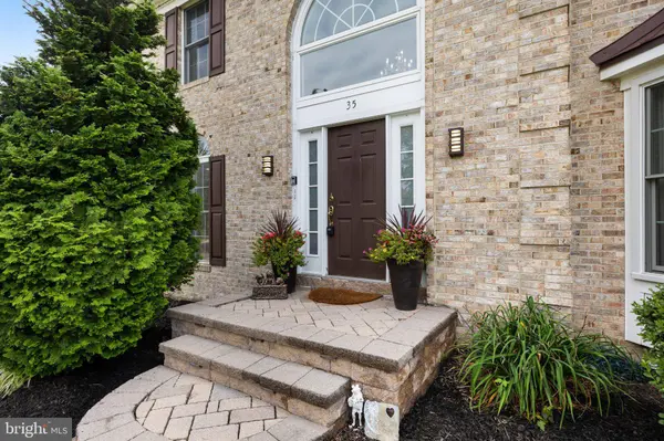 35 PARRY DR, Hainesport, NJ 08036