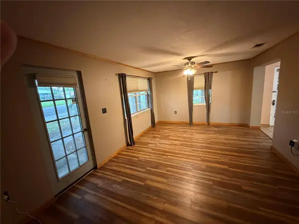 1413 ORANGE AVE, Tavares, FL 32778