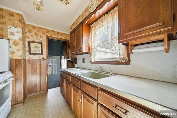 23 Colgate RD, Oakland, NJ 07436