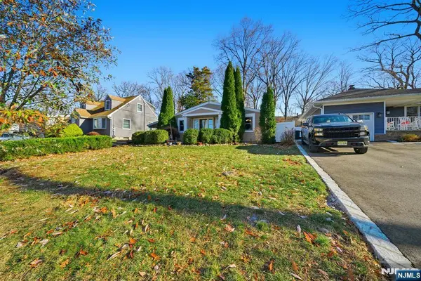 73 Page DR, Oakland, NJ 07436
