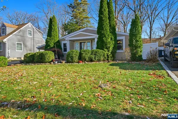 73 Page DR, Oakland, NJ 07436