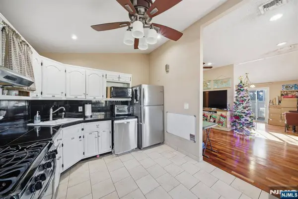 73 Page DR, Oakland, NJ 07436