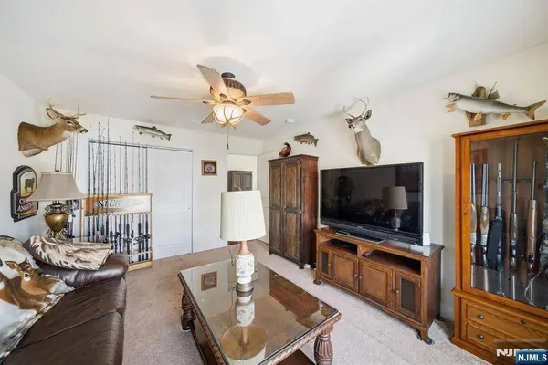 23 Dogwood LN, Wanaque, NJ 07420