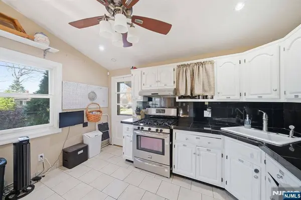 73 Page DR, Oakland, NJ 07436