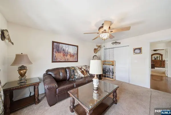 23 Dogwood LN, Wanaque, NJ 07420