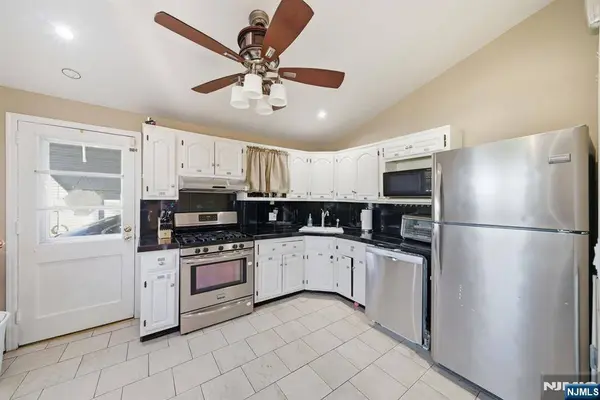 73 Page DR, Oakland, NJ 07436