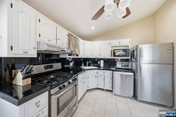 73 Page DR, Oakland, NJ 07436