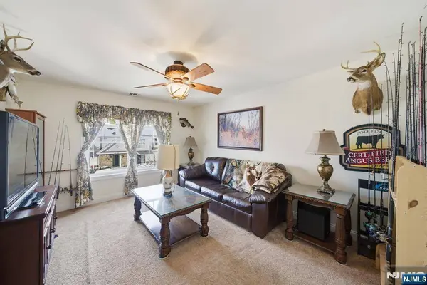 23 Dogwood LN, Wanaque, NJ 07420