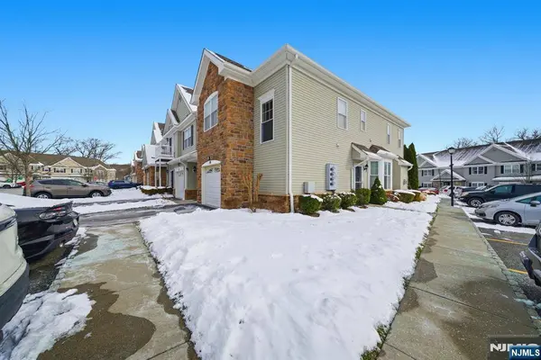 23 Dogwood LN, Wanaque, NJ 07420