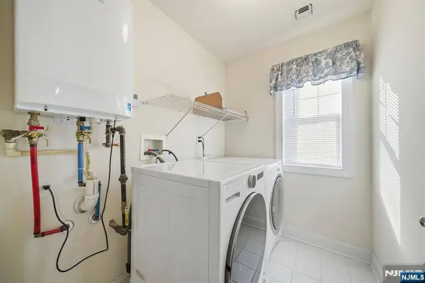 23 Dogwood LN, Wanaque, NJ 07420